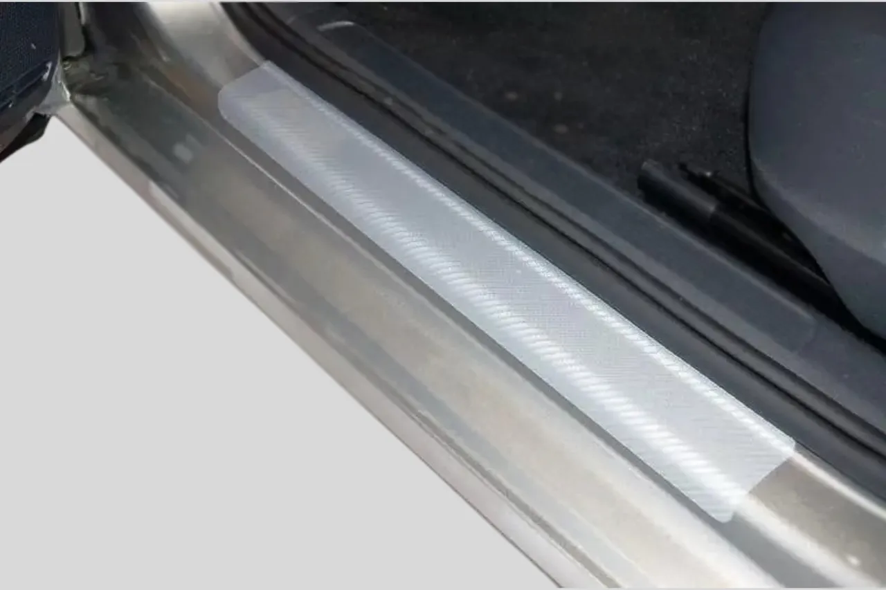 Einstiegsleisten Schutzfolien für MAZDA 2 (IV) XP21 (BJ 2022–) aus PVC 3D Schutzfolie Carbon silber - MAZDA 2 (IV) XP21 Lackschutz für Stufen, silber