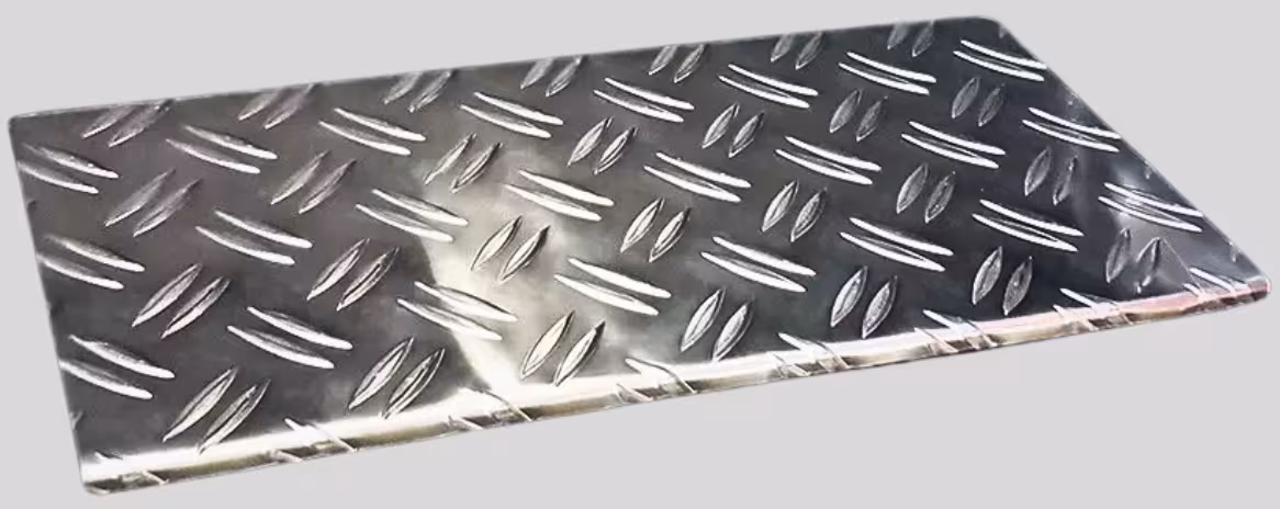 Trittbretter für RENAULT TRAFIC 3 4 Tuerer (BJ 2014–2019) – Aluminium–Riffelblech, extra robust mit Abkantung - RENAULT TRAFIC 3 4 Tuerer ...
